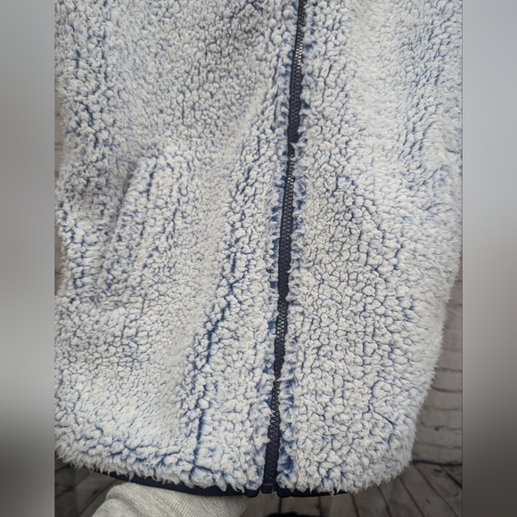 Beautiful Sherpa vest - Picture 3 of 12